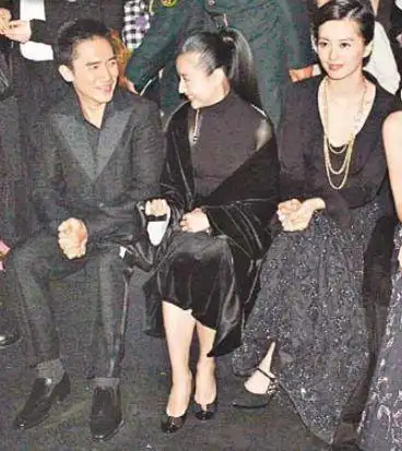 董洁和梁朝伟15年前合照犹如恋爱中的小女人可惜是单相思