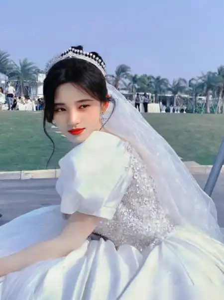 鞠婧祎穿婚纱美出新高度,却因美甲引热议,这是对新娘最大的尊重