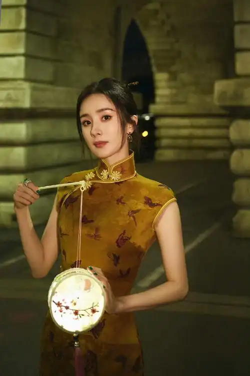 杨幂旗袍 古韵美人##杨幂在法国穿旗袍过中秋