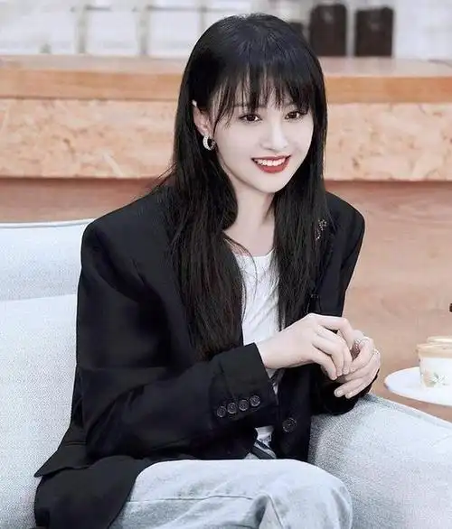 郑爽深夜再为代孕真诚道歉新浪娱乐讯 19日深夜,郑爽[微博]再度发文