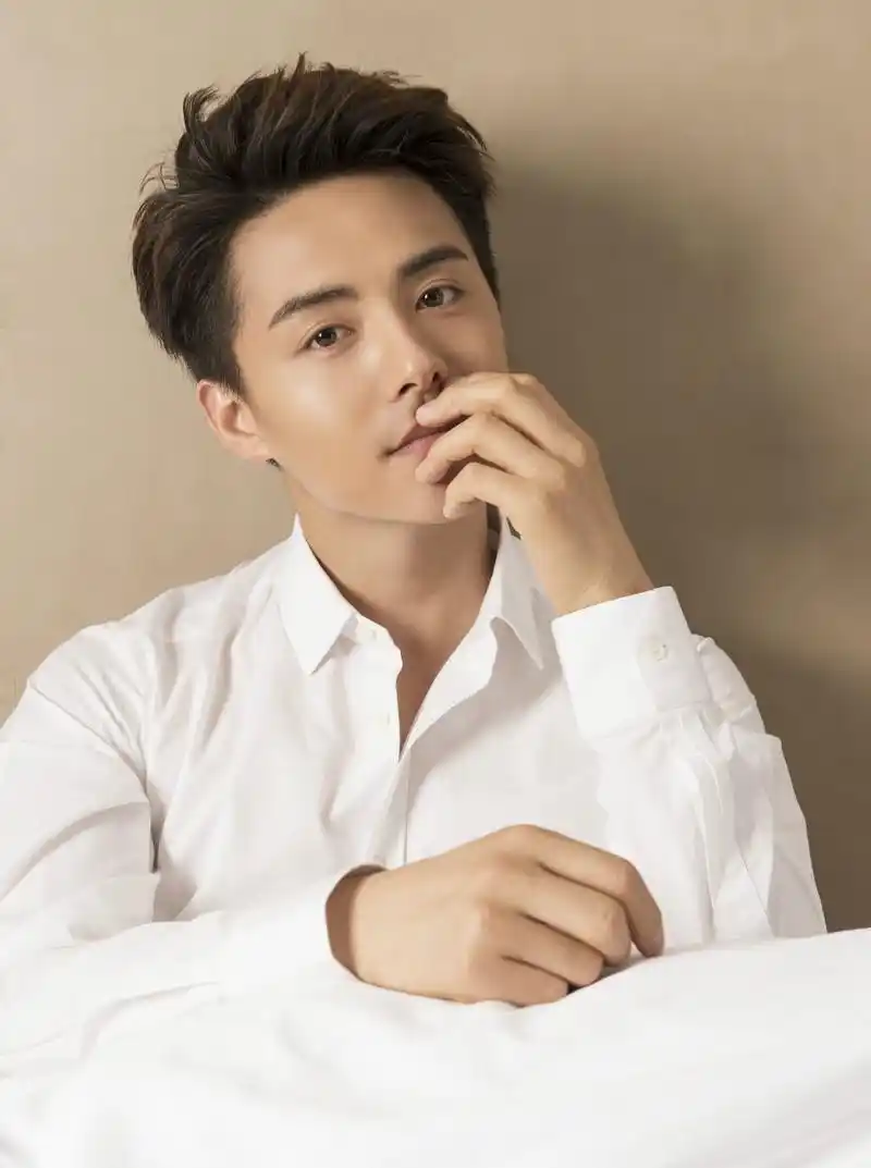 娱乐圈当红男歌手马天宇,阳光帅气的他有着坚韧不拔的优秀品质!