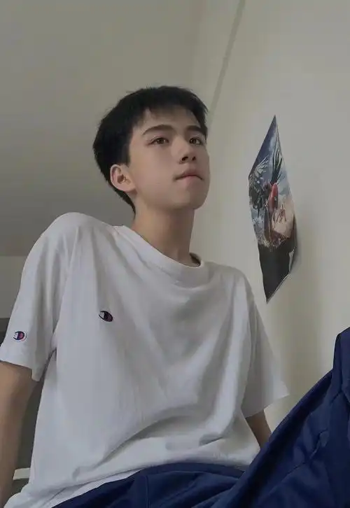 有帅气男生照片吗不要明星