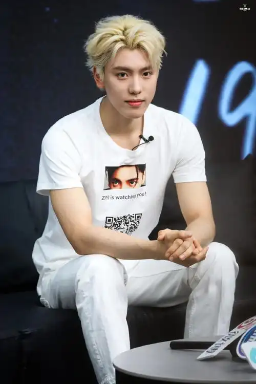 王子异[超话]##王子异新浪扫楼##今日星拍放送##王子异 古希腊展苘