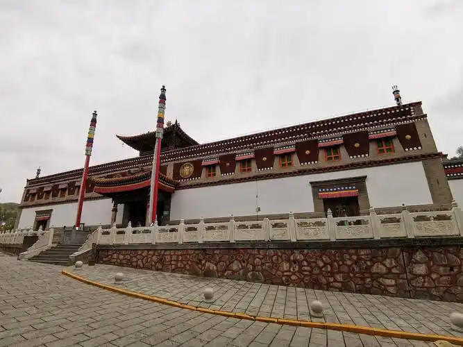 大经堂始建于1612年,是塔尔寺最大的殿堂,现有800多位僧人每天早上都