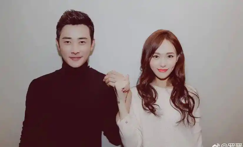 罗晋和唐嫣的童年合体照片出现在了网友们眼前,男朋友甜蜜发博公布,女