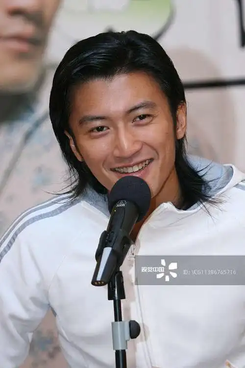 谢霆锋25岁的照片终于知道他为什么说男生要找回该有的荷尔蒙