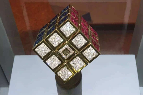 世界最贵的十大玩具:钻石足球价值超250万美元(2)_巴拉排行榜