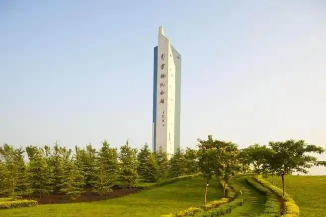 红色宿迁#雪枫公园是宿迁市的爱国主义教育基地,也是一座集纪念瞻仰