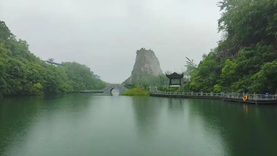 "天下石景宕,金银百花洲",宜兴青龙山公园,游龙涧犹如水墨画