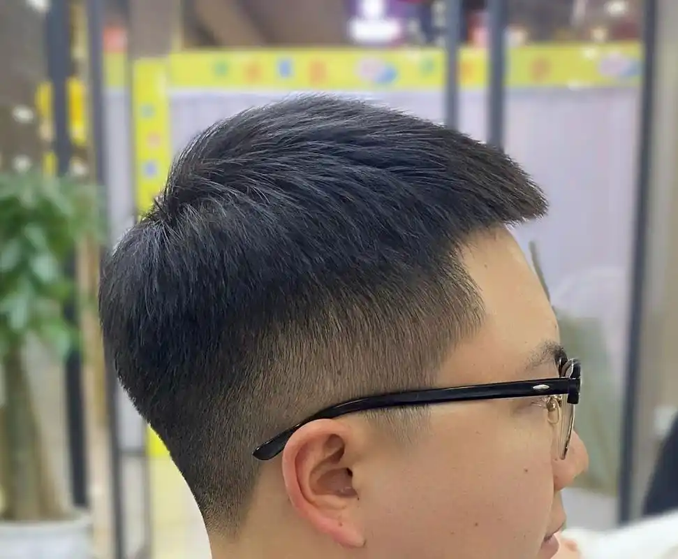 男生发型推荐:栗子头 长度3厘米,平时不爱打理头发,这款发型尝试一下