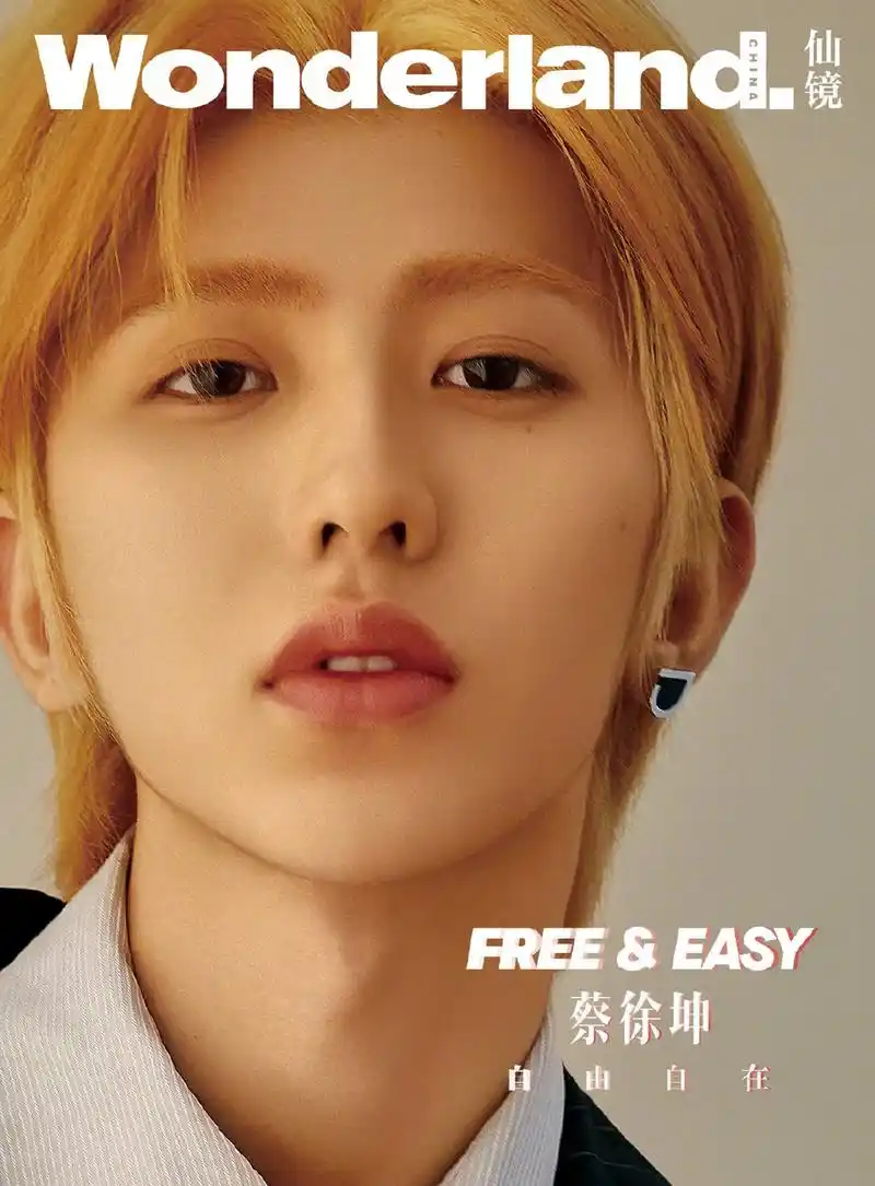 蔡徐坤最新杂志封面曝光 金发造型演绎复古英伦风