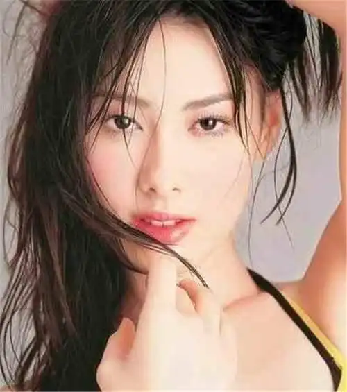 为什么梁洛施生三个儿子都没进豪门 梁洛施生辰八字分析现状