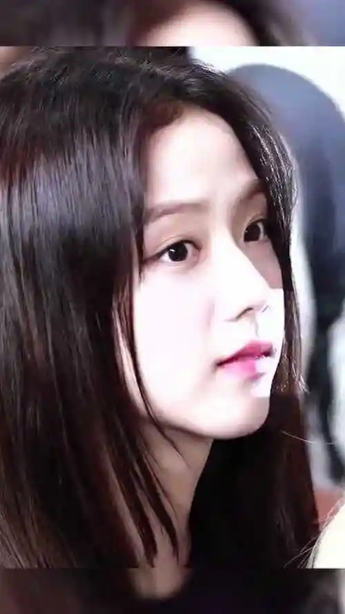 可爱的金智秀jisoo当我看着你奇妙的侧脸这清纯的样子真的心动了