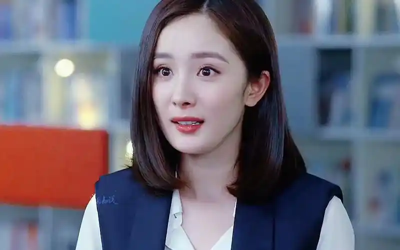 杨幂 笑起来是月牙的女鹅一枚呀～ 小助手 #向全世界安利杨幂