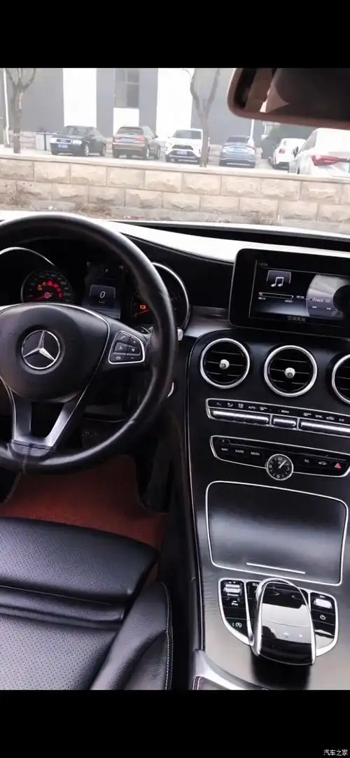 看来看去 还是喜欢奔驰c级的内饰