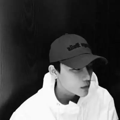 木兮:成熟魅力大叔黑白头像/这人间疾苦