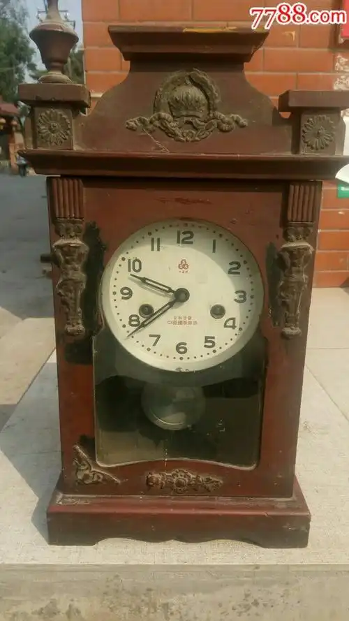 555牌公司合营坐钟,中国钟表厂造