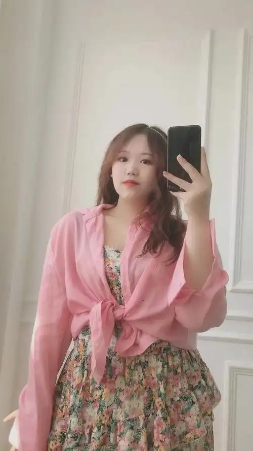 身高1米65体重160斤杭州大码女主播被网友狂赞