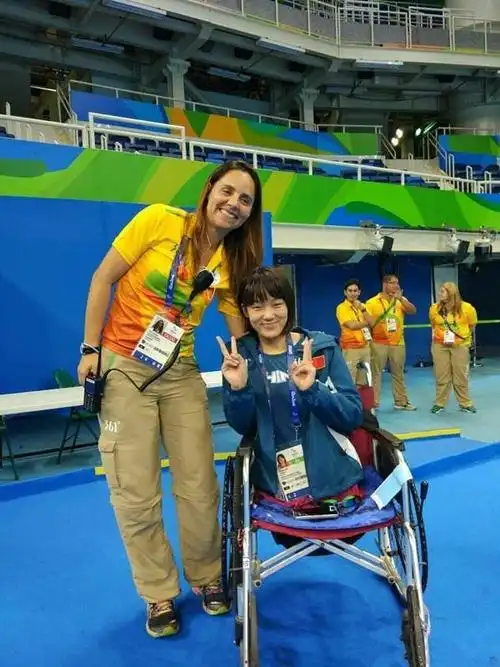 篮球女孩钱红艳4岁车祸高位截肢身残志坚游出残奥冠军