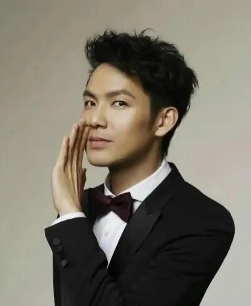 钟汉良,1981年11月27日出生于广东省深圳市,中国内地男演员,歌手,舞者