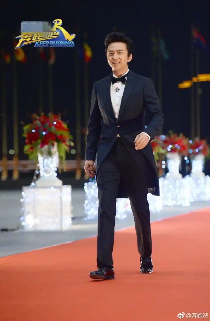 组图:跑男七子曝出场照 邓超等西装热巴纱裙似公主_高清图集_新浪网