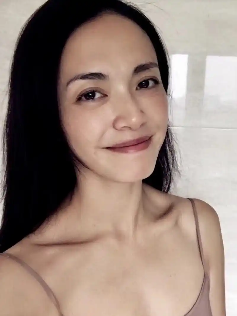 姚晨穿吊带裙自拍感慨杀青综合症遇到开机焦虑症3