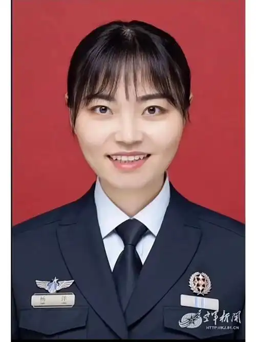 没经历过社会的毒打目前感觉还是挺好的 发了两套迷彩 一身冬季常服