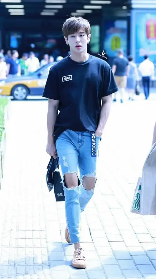 为李汶翰的腿!盖一座楼!饿了就来看看旺旺的腿!