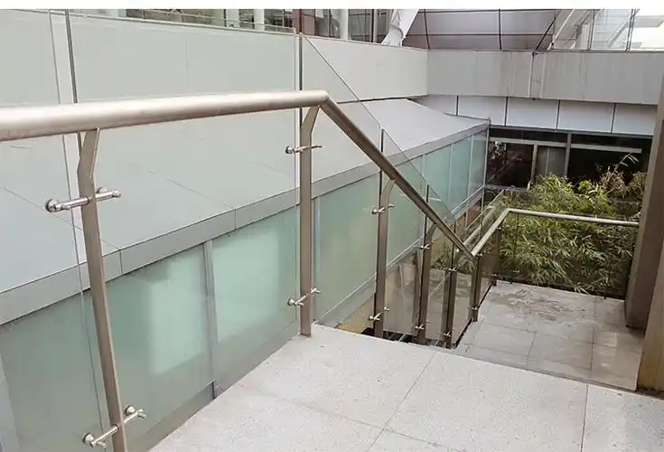 玻璃栏杆配件 不锈钢立柱栏杆玻璃楼梯扶手定制室外工程公园阳台防护