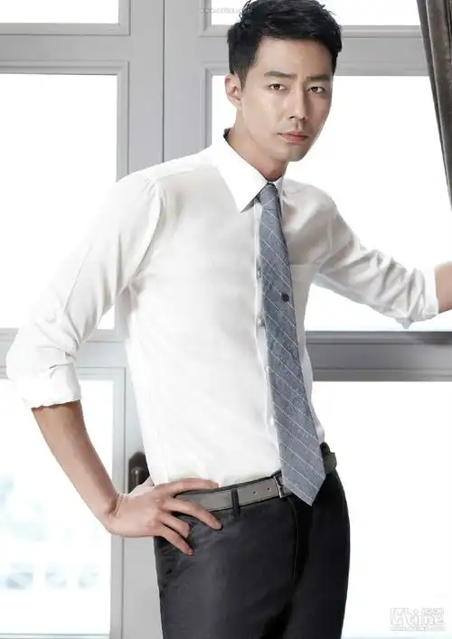 p>赵寅成(         ,zo in sung),1981年7月28日出生于韩国首尔市.