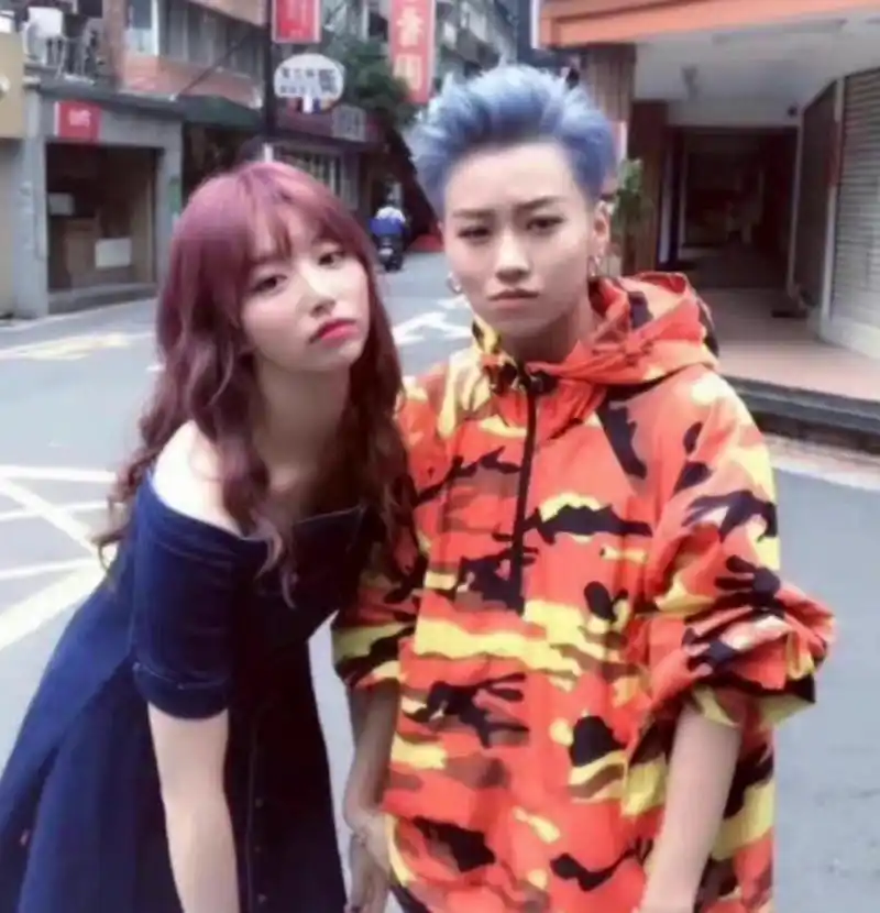 刘雨昕和孔雪儿在蜜蜂少女队时期的旧照,她俩现在都变化大吗?