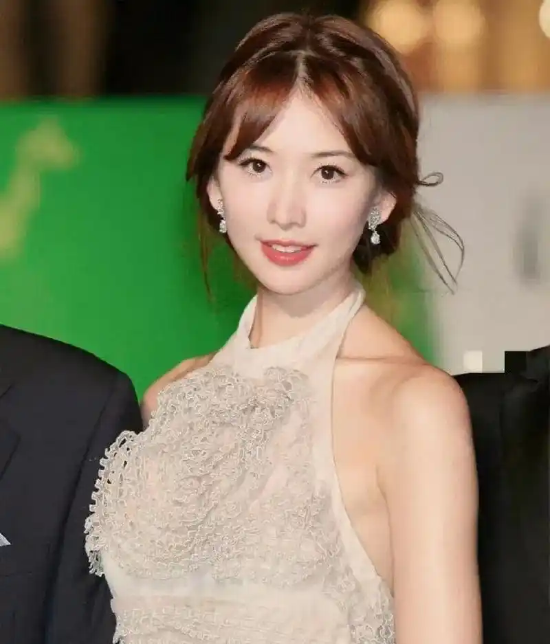 林志玲早期照片,比较喜欢她早期的颜,看上去又美又清纯