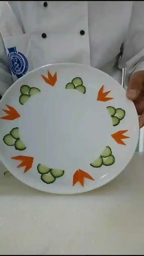 教你们多种摆盘方式做菜也要有新意