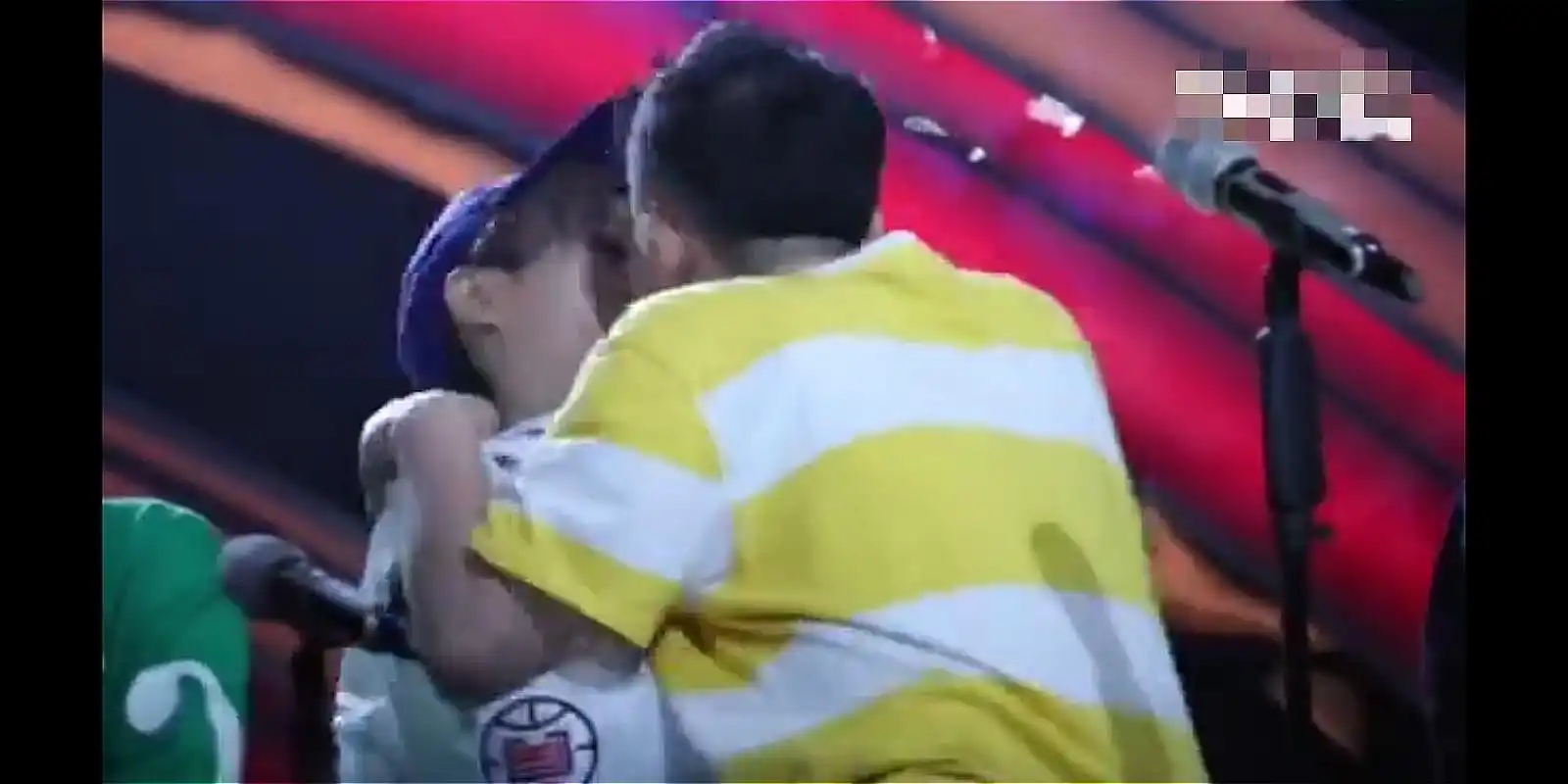 李宇春七夕遭"变态"强吻!华晨宇出手相救,场面一度十分混乱