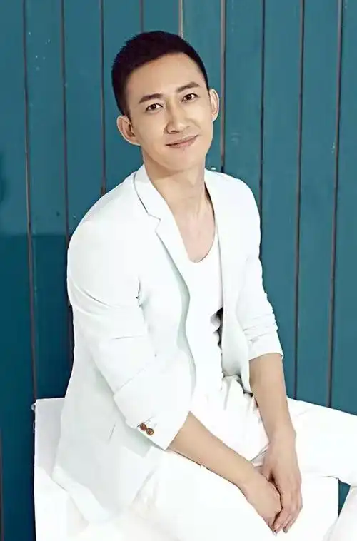 演员王阳:爱情为事业让路,妻子等他6年,婚后终于走红