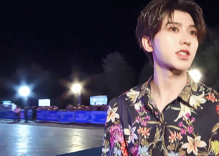 蔡徐坤avia全球品牌代言人# cxk#蔡徐坤范思哲全球品牌代言人#   "