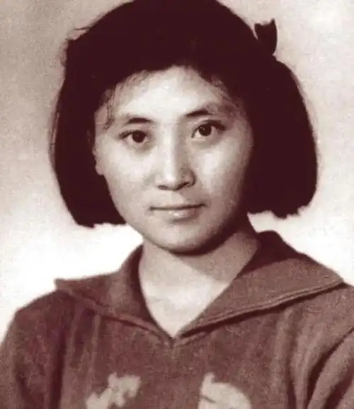 八一厂女花旦袁霞与军官丈夫恩爱相守一生如今88岁依旧美丽