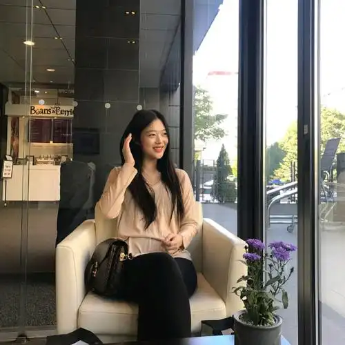 崔雪莉#真理发小通过更新ins快拍,把隐藏了的2019年10月25日的照片