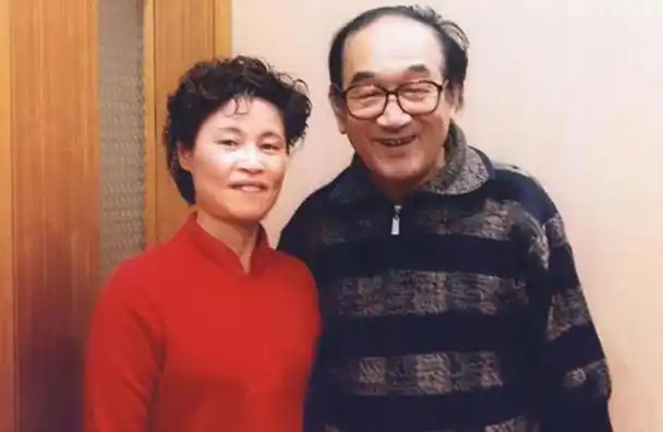 "滑稽演员"严顺开:凭"阿q"一角成名,晚年生活令人唏嘘