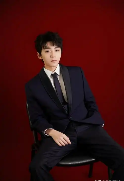 王俊凯:从少年偶像到全能艺人,他究竟是如何完成华丽蜕变的?