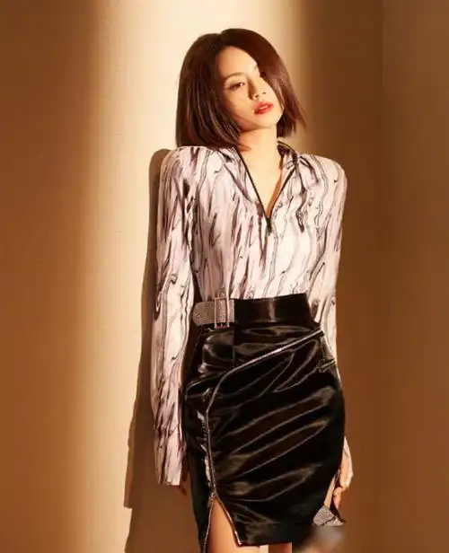 刘惜君穿例假裙成直男最爱凹凸曲线惹人叹人美身材好为何不红