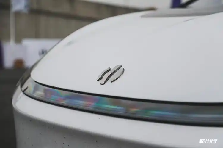 来到侧面,高合 hiphi x 的车身尺寸长宽高分别为