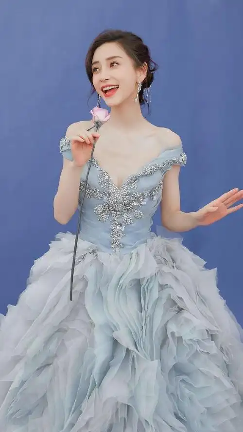 杨颖angelababy化身最美仙子秀低胸诱惑魅力更胜从前了