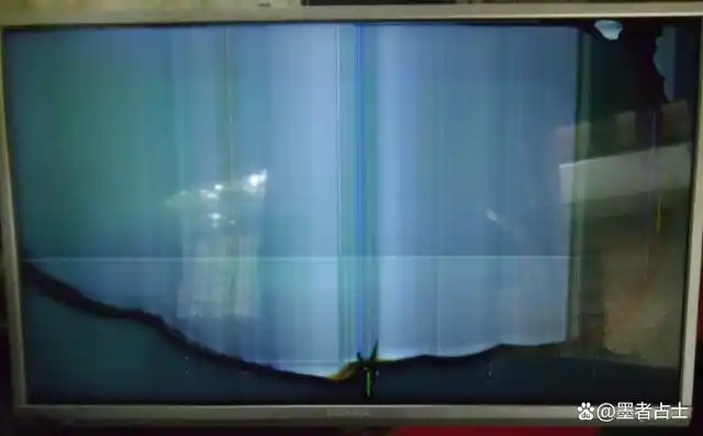 经常会遇到有朋友说液晶屏花屏了,通电看到内屏有破碎的裂纹,关电看到