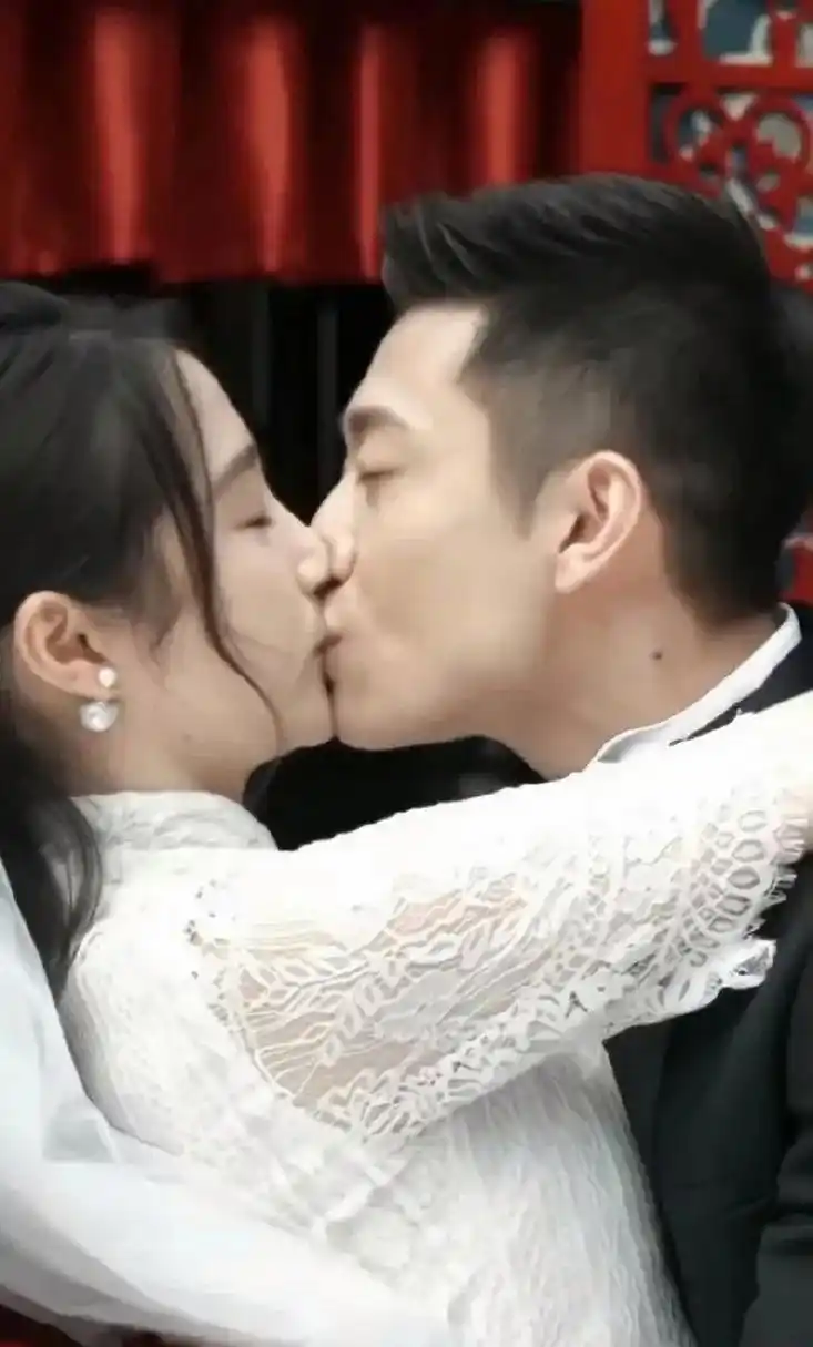 关晓彤被张一山亲了,请问鹿晗作何感想?