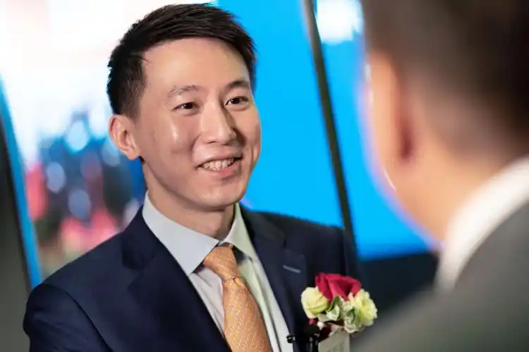 近年掌舵国际名牌公司的新加坡人