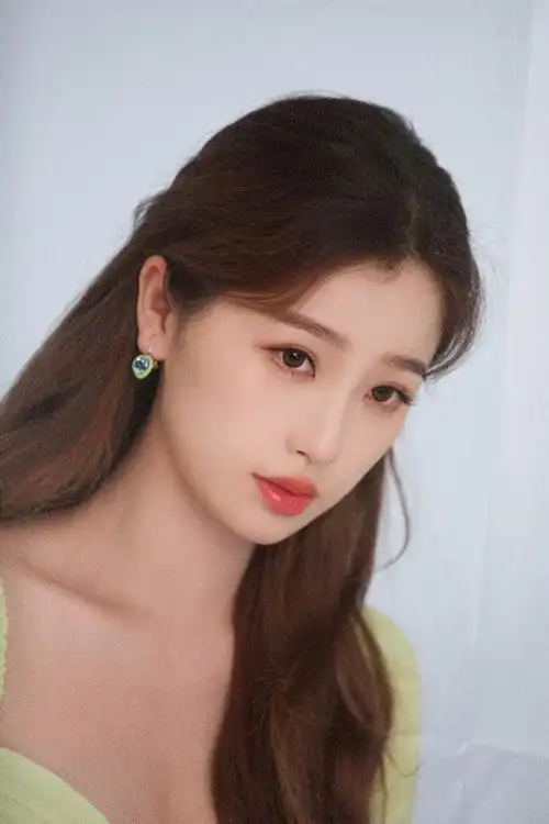 虞书欣夏日柠檬黄写真