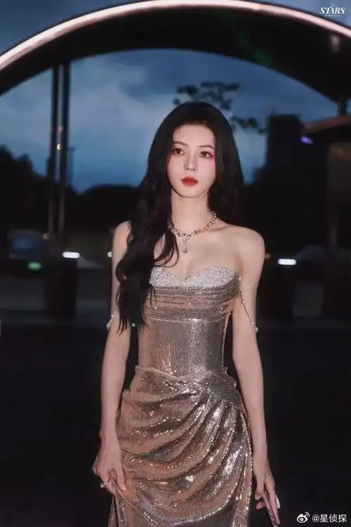 张予曦绝美发光裙