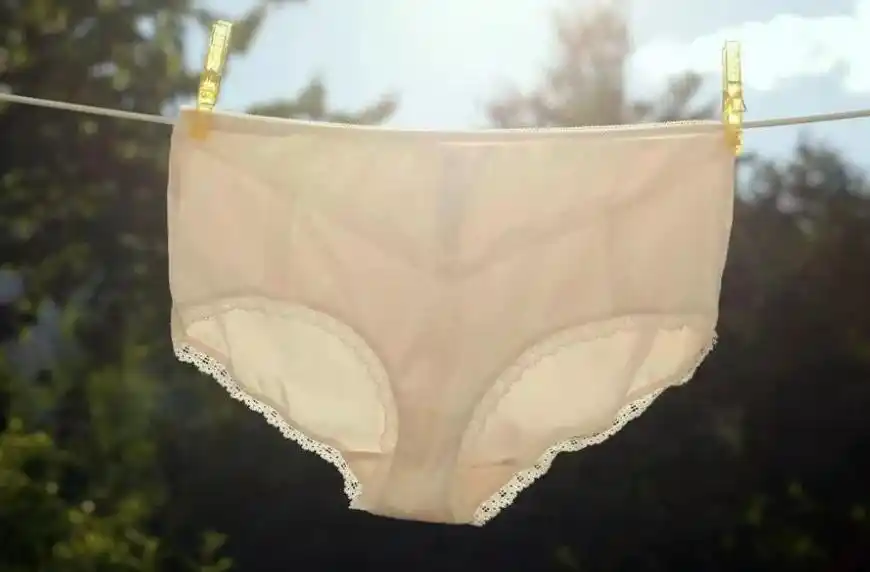 女生每天都清洗内裤,为何中间还是发黄发硬呢?看完就明白了
