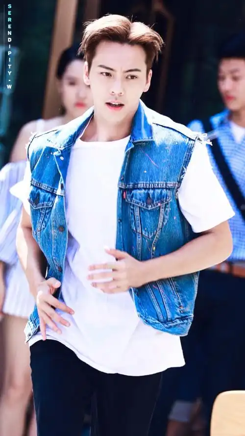 陈伟霆蓝色牛仔大片